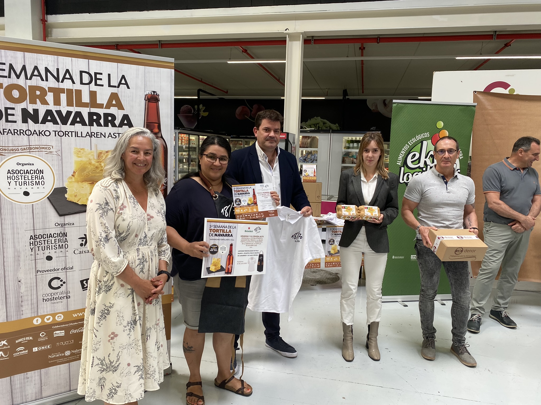 Galardón Tortilla con, recibe premio de la empresa Denor, huevos larraz y ayuntamiento de Pamplona