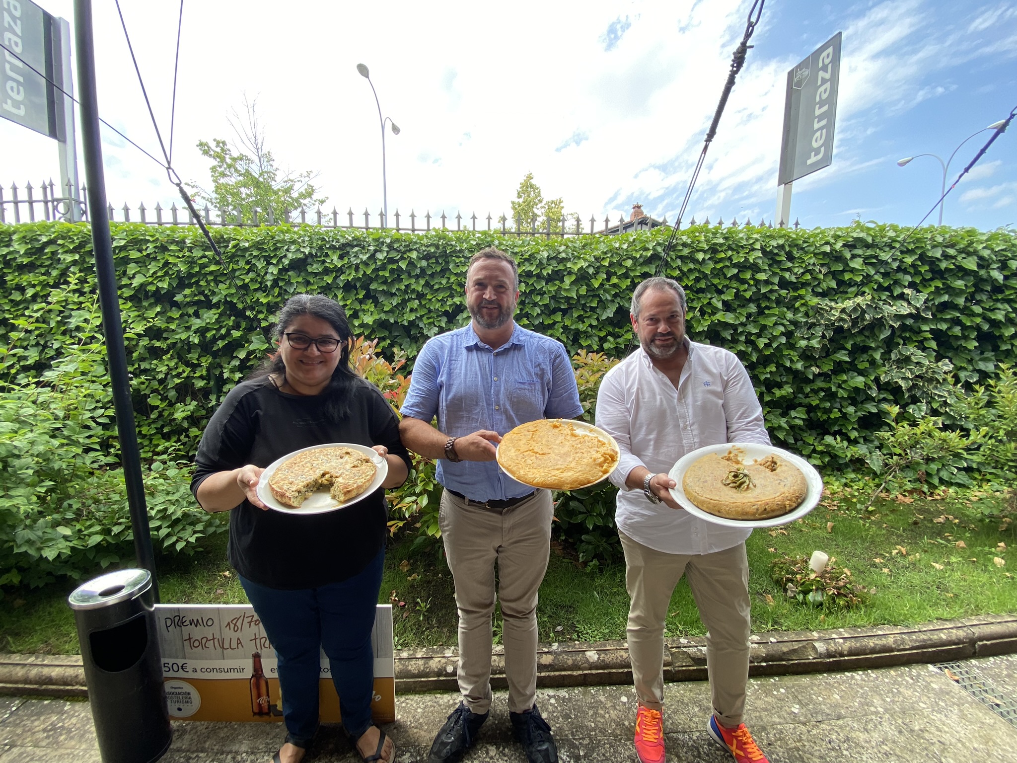 Posan los tres ganadores de la Semana de la Tortilla Navarra