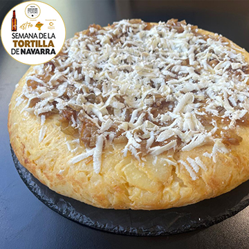 Tortilla de patata cpm cebpñña caramelizada y queso de cabra del Bar Aizberri de Berriozar.