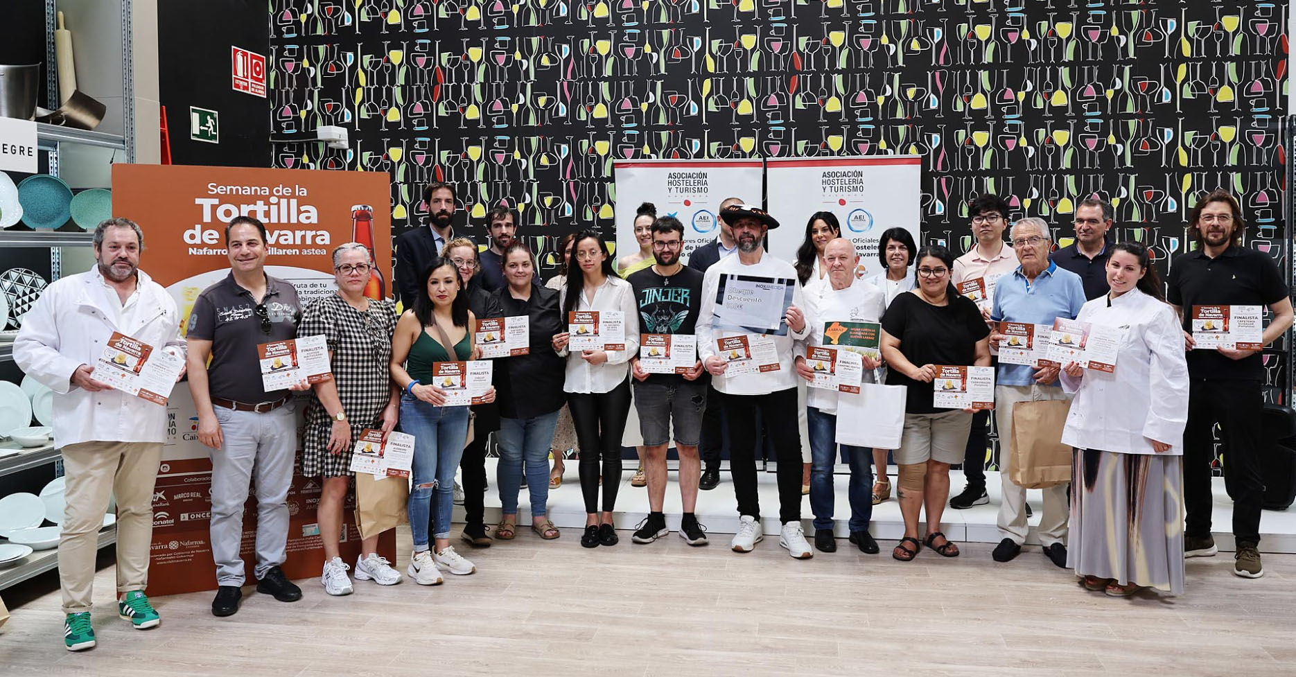 Foto de familia, finalistas y ganadores de la 8ª Semana de la Tortilla Navarra