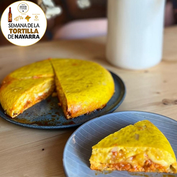 tortilla de pàtata con sobrasada, queso y miel de Xalba Café de Pamplona